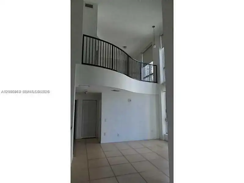 300 S Biscayne Blvd # 1034, Miami FL 33131 photo 4