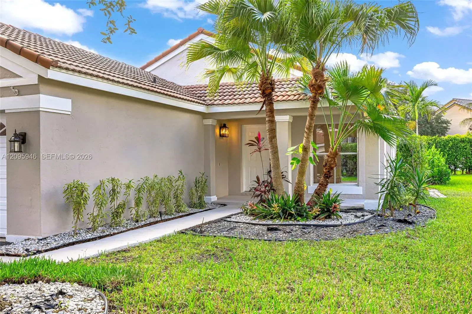 815 Falling Water Rd, Weston FL 33326 photo 4