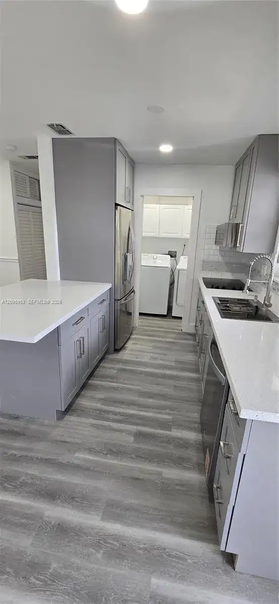 320 N 70th Ter, Hollywood FL 33024 photo 3