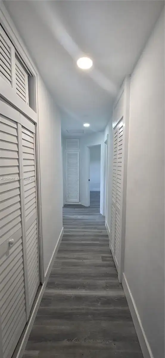 320 N 70th Ter, Hollywood FL 33024 photo 4