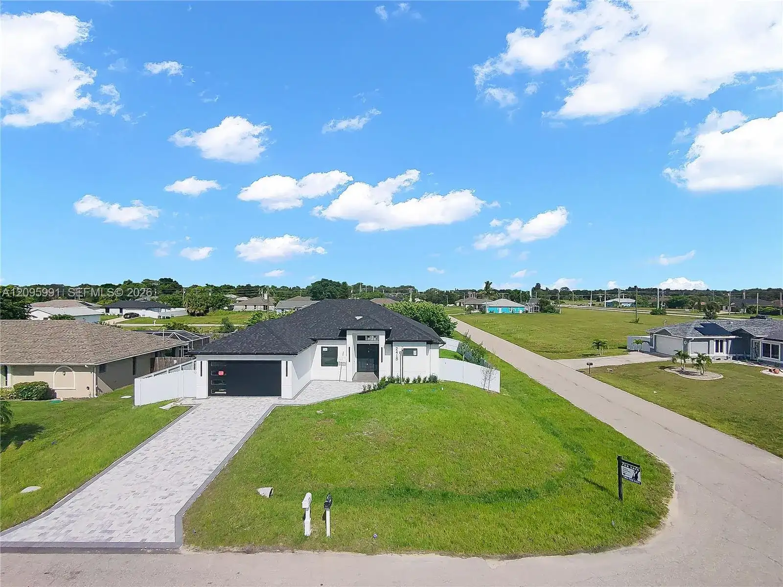 2415 NE 22nd Pl, Cape Coral FL 33909 photo 2