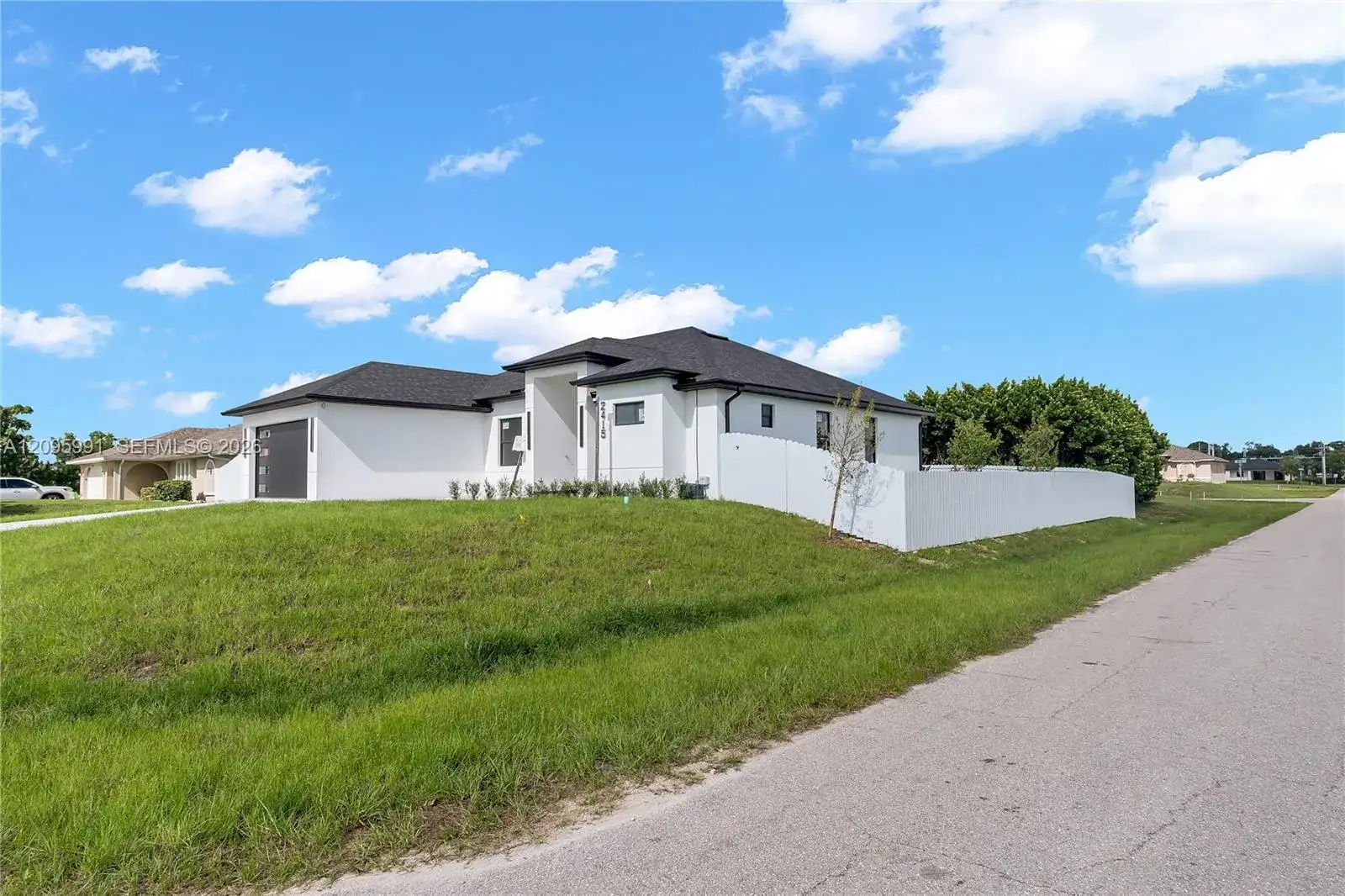 2415 NE 22nd Pl, Cape Coral FL 33909 photo 4