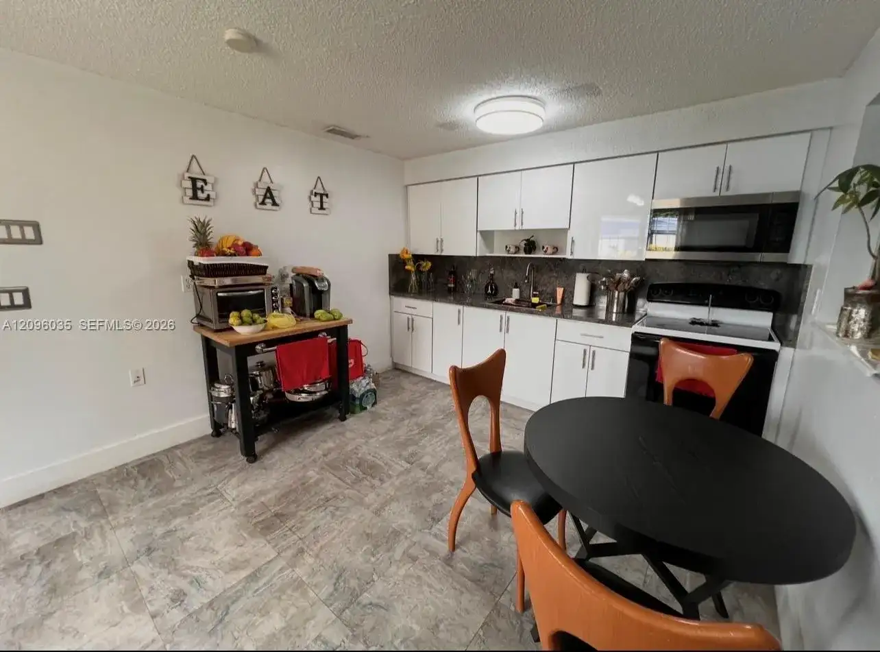 12510 W Golf Dr, Miami FL 33167 photo 4