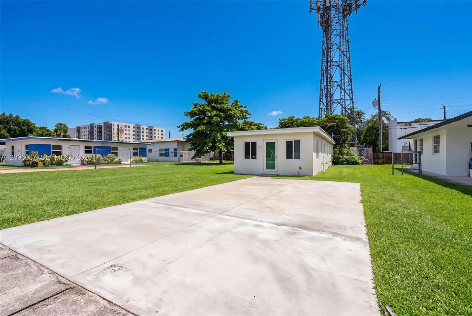 6136 Grant St, Hollywood FL 33024 photo 2