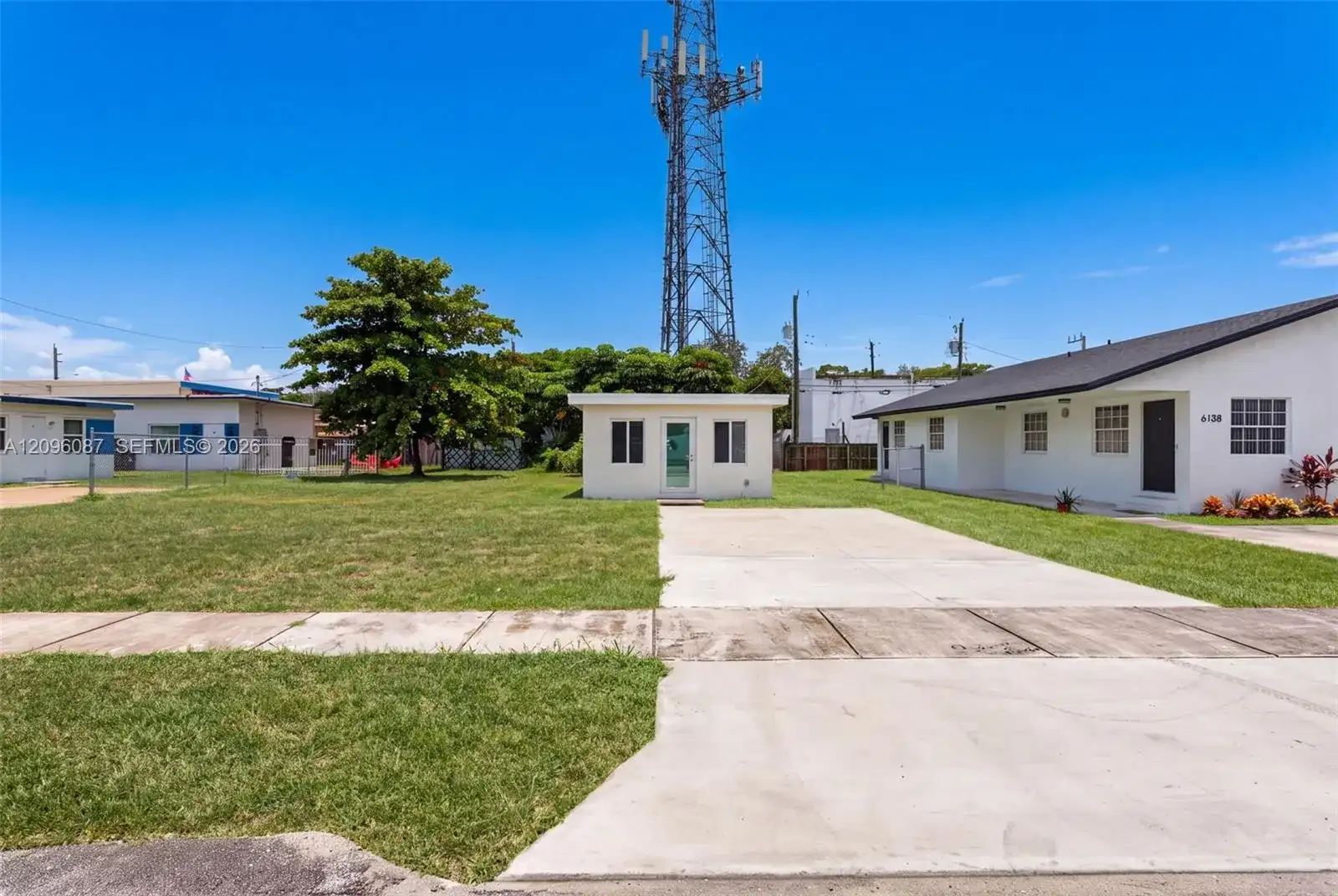 6136 Grant St, Hollywood FL 33024 photo 3