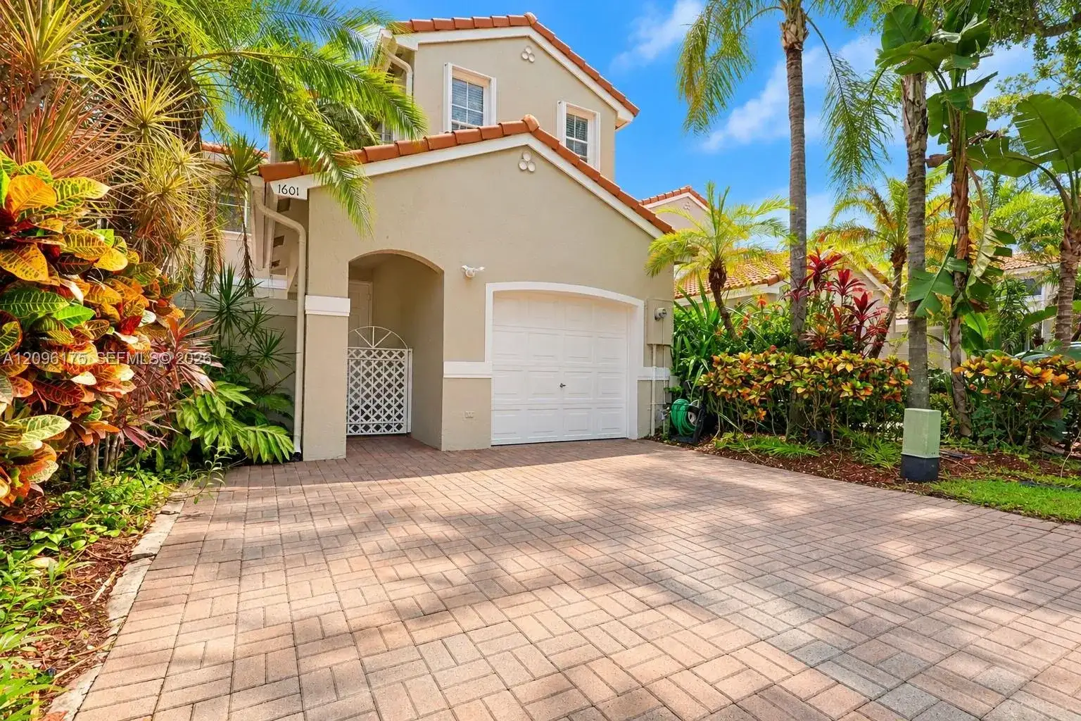 1601 Yellowheart Way, Hollywood FL 33019 photo 3