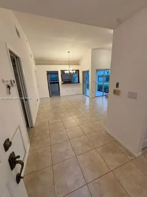 610 SE 22nd Ln, Homestead FL 33033 photo 2