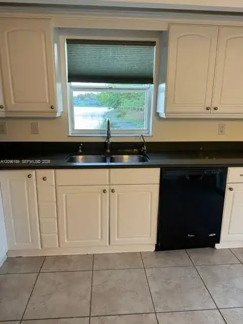 610 SE 22nd Ln, Homestead FL 33033 photo 5