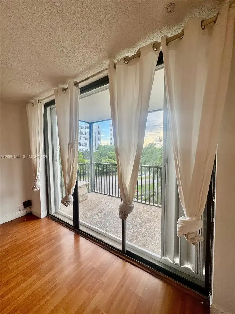 3475 N Country Club Dr # 601, Aventura FL 33180 photo 3