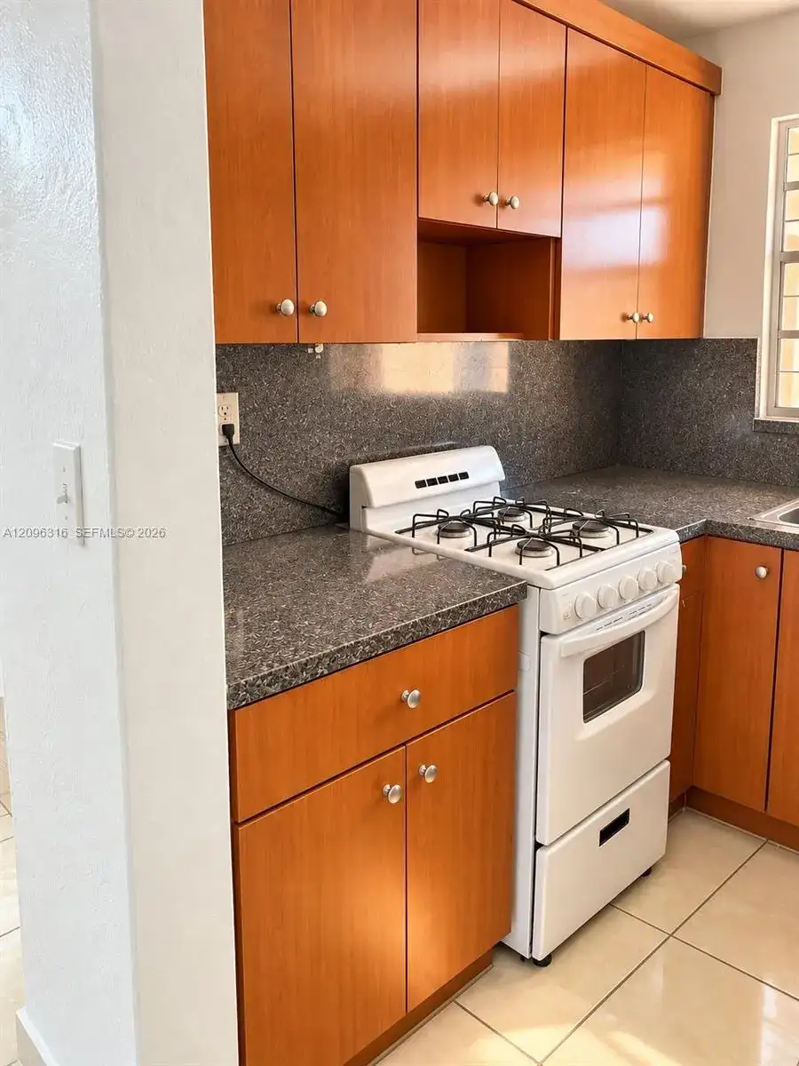 6850 W 14th Ct # B15, Hialeah FL 33014 photo 4