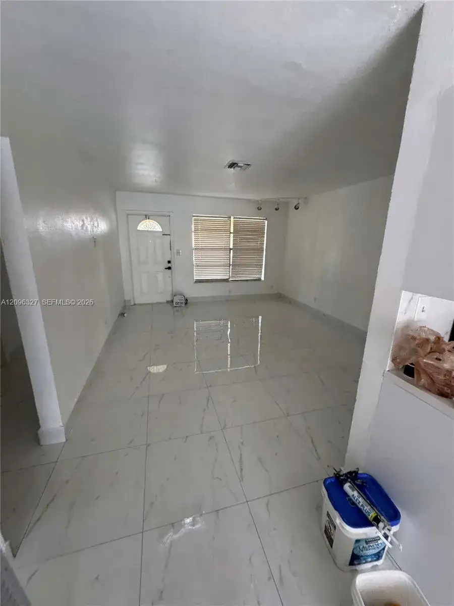 1009 NE 2nd St, Hallandale Beach FL 33009 photo 3