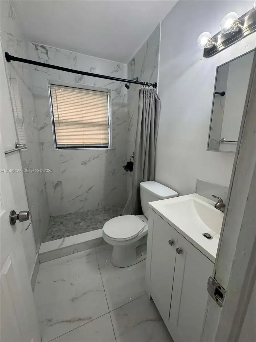 1009 NE 2nd St, Hallandale Beach FL 33009 photo 4