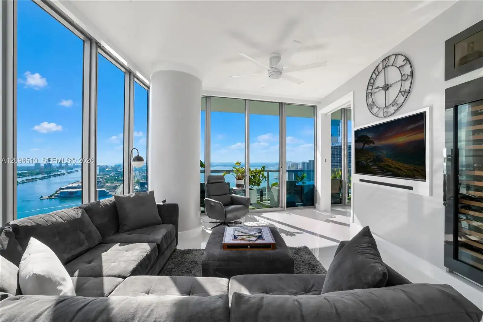 888 Biscayne Blvd # 4608, Miami FL 33132 photo 3