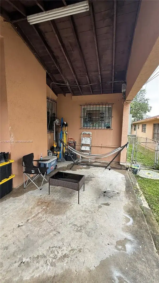 8 NW 33rd Ave, Miami FL 33125 photo 2