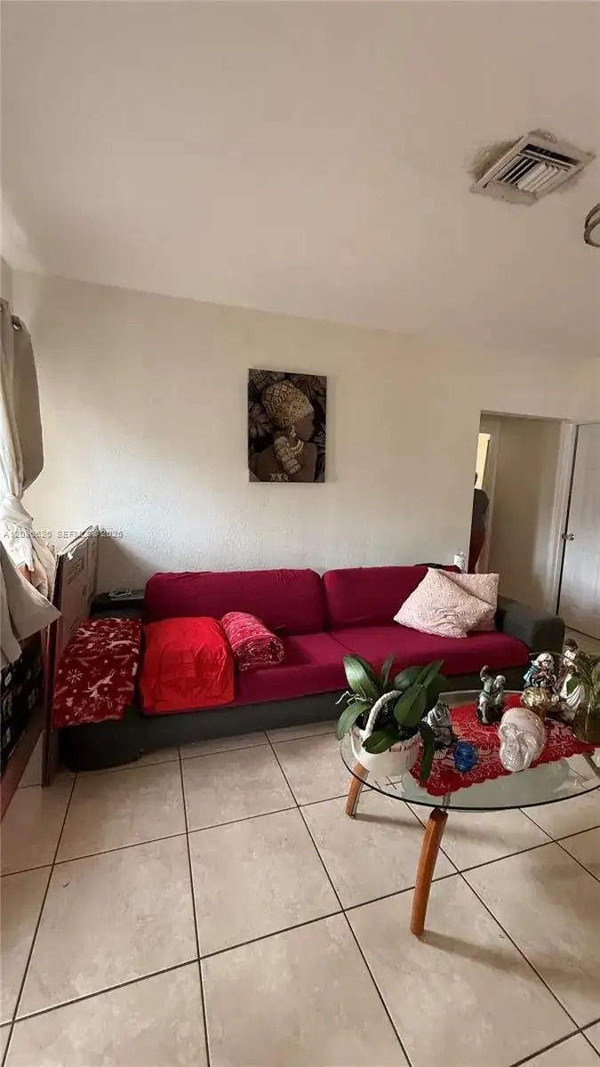 8 NW 33rd Ave, Miami FL 33125 photo 3