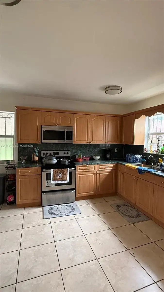 8 NW 33rd Ave, Miami FL 33125 photo 5