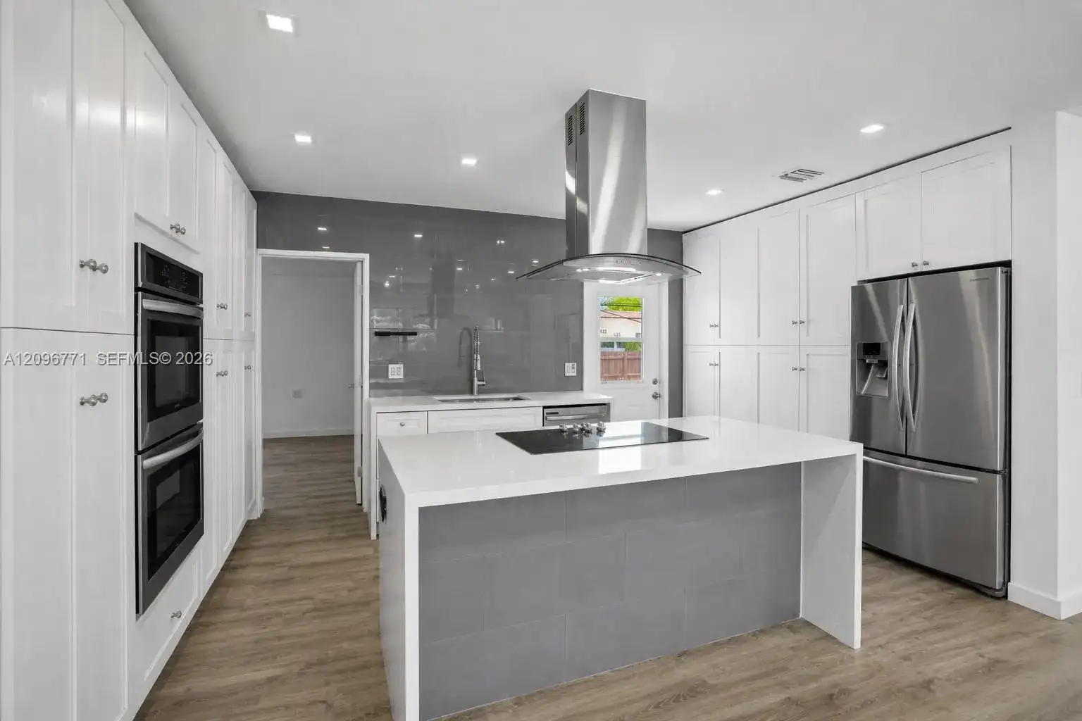 1081 NE 166th St, North Miami Beach FL 33162 photo 2