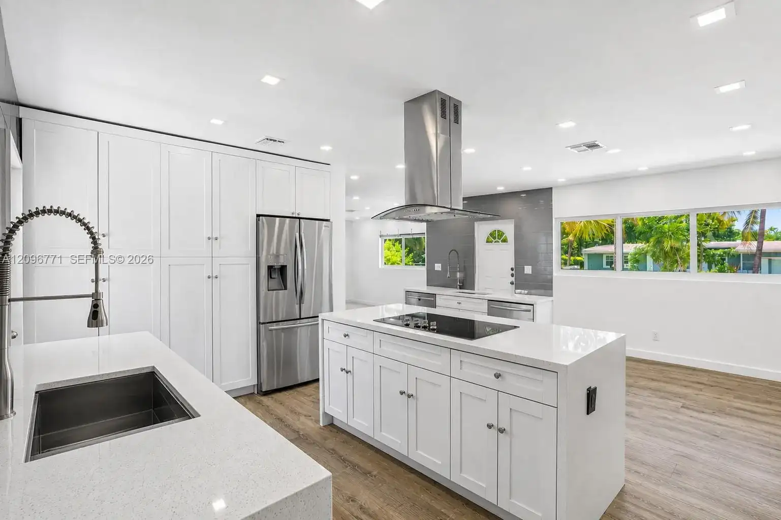 1081 NE 166th St, North Miami Beach FL 33162 photo 3