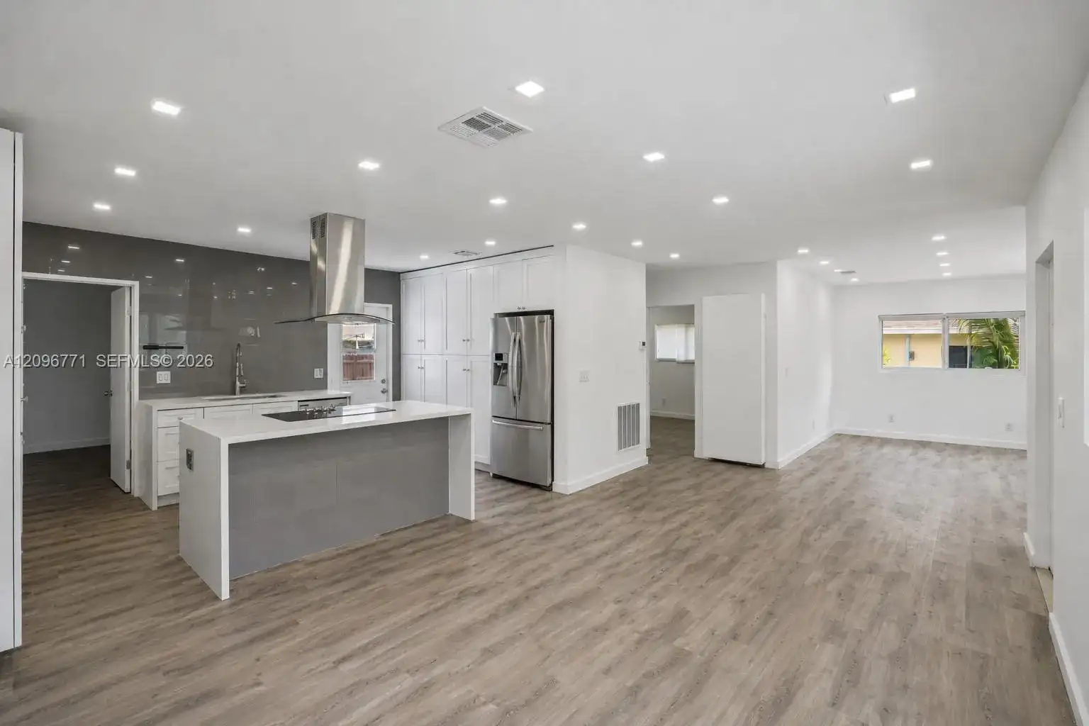 1081 NE 166th St, North Miami Beach FL 33162 photo 5