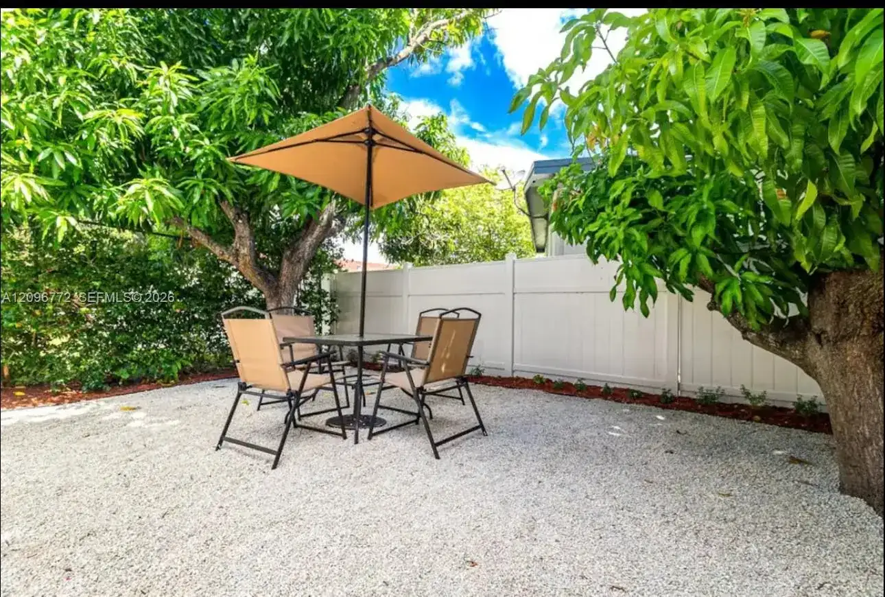 406 Foster Rd, Hallandale Beach FL 33009 photo 2