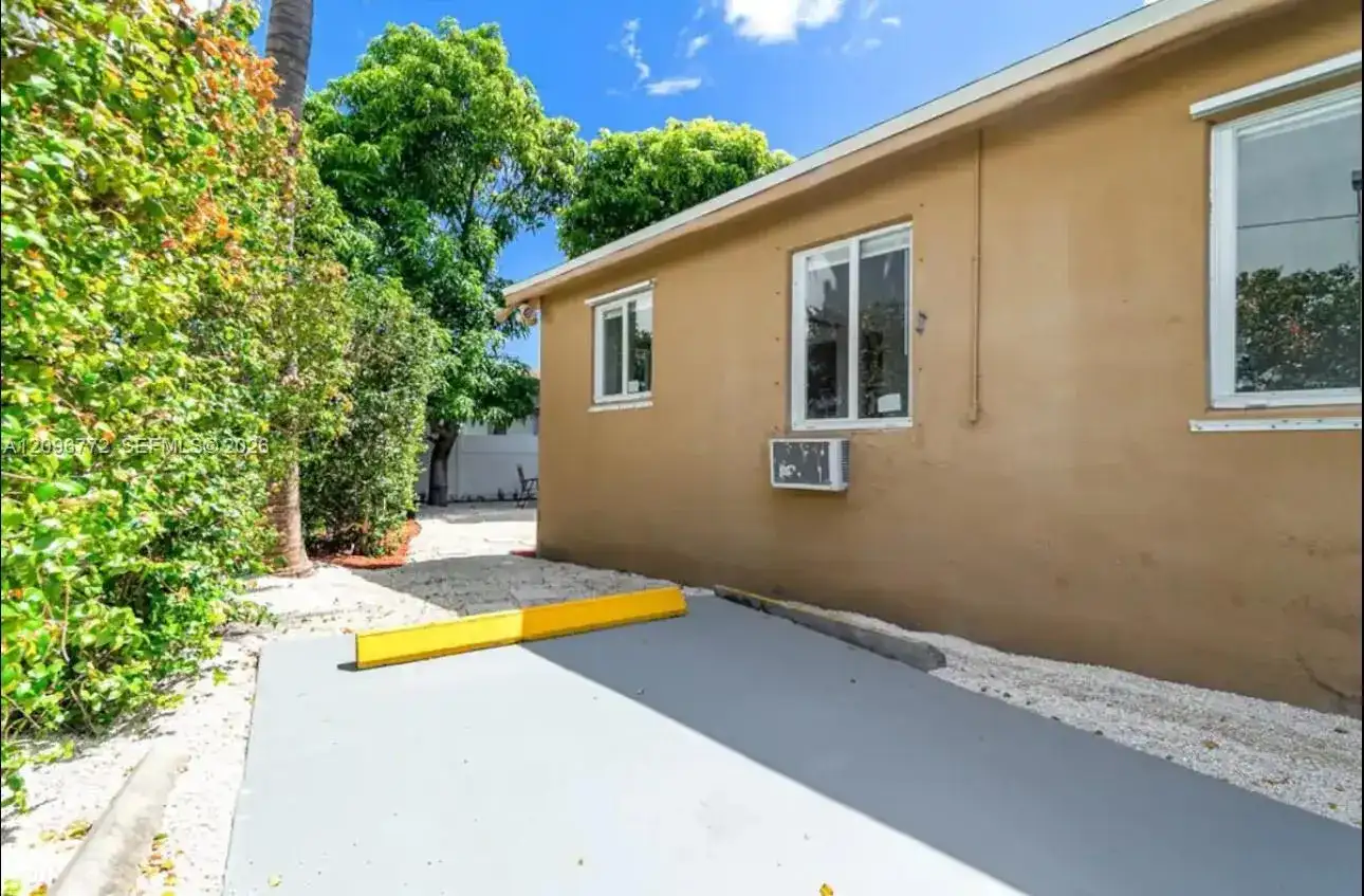 406 Foster Rd, Hallandale Beach FL 33009 photo 3