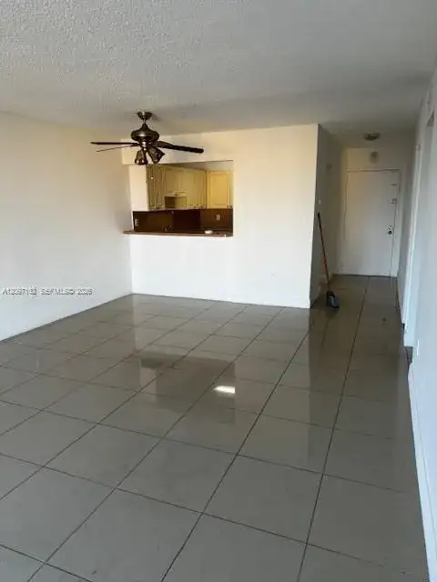 6950 Miami Gardens Dr # 508, Hialeah FL 33015 photo 3