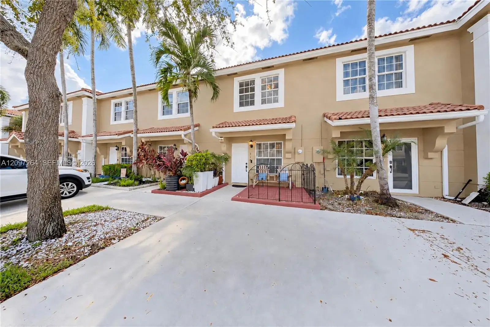 716 SW 122nd Ave, Pembroke Pines FL 33025 photo 2