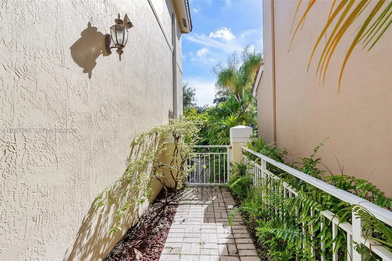 1960 Sweetbay Way, Hollywood FL 33019 photo 3