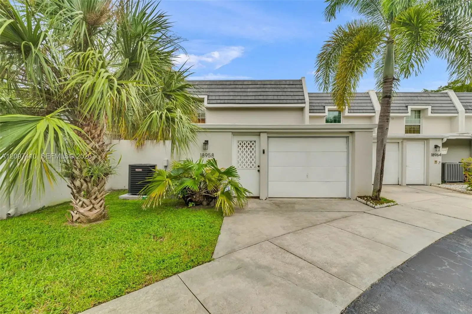 18958 Bobolink Dr, Hialeah FL 33015 photo 3