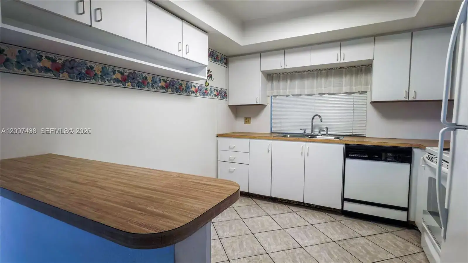 1010 NW 93rd Ter, Pembroke Pines FL 33024 photo 4