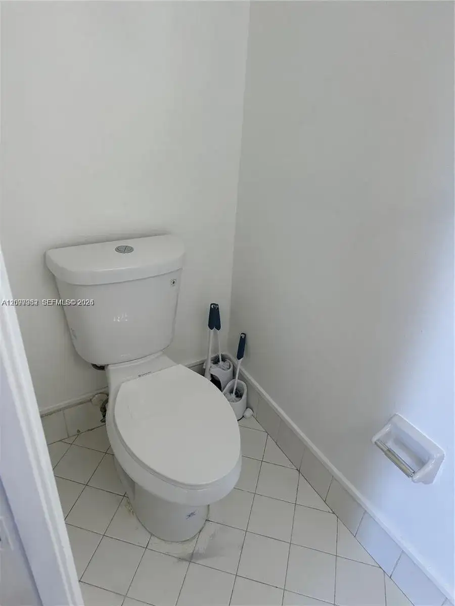 1435 SW 48th Ter, Deerfield Beach FL 33442 photo 3