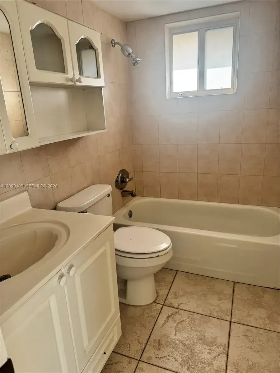 7910 Taft St # 309, Pembroke Pines FL 33024 photo 5