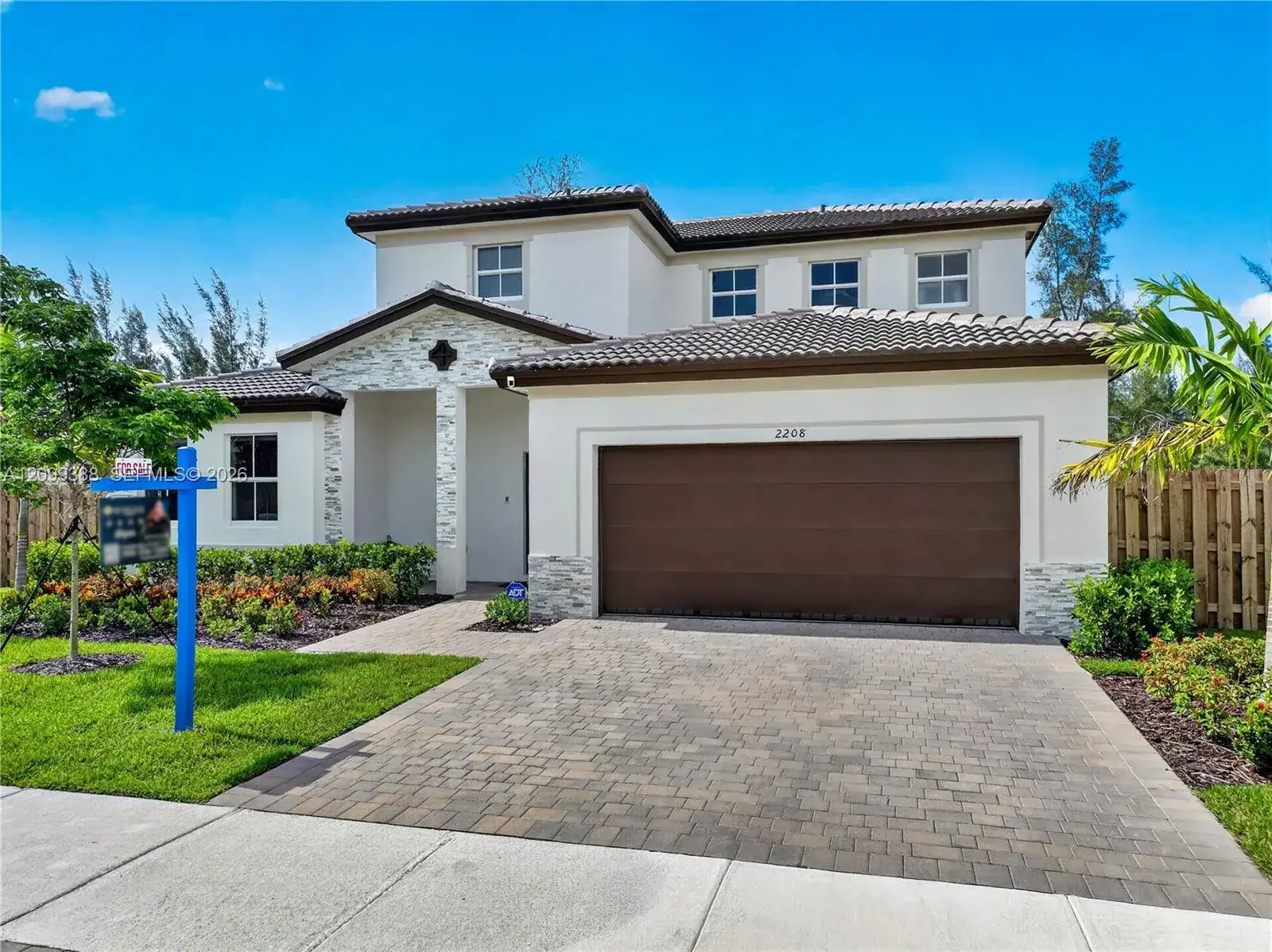 2208 SE 30th St, Homestead FL 33035 photo 2