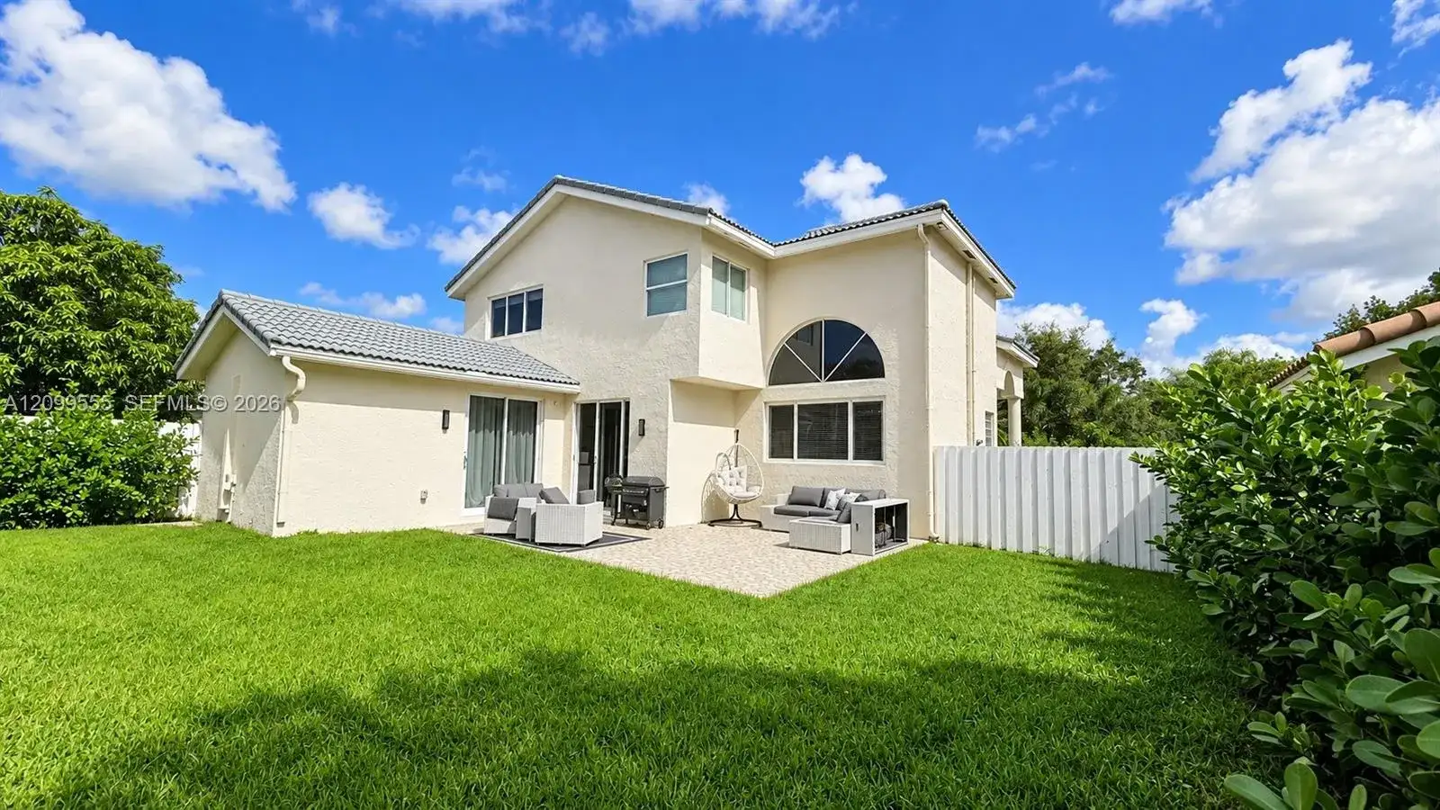 212 SW 179th Avenue, Pembroke Pines FL 33029 photo 2