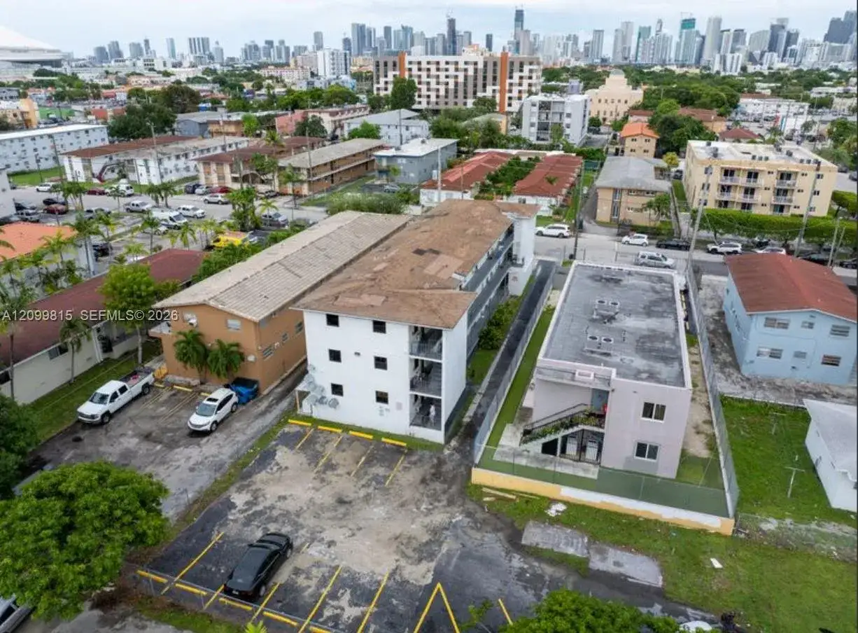 220 SW 18th Ave, Miami FL 33135 photo 2