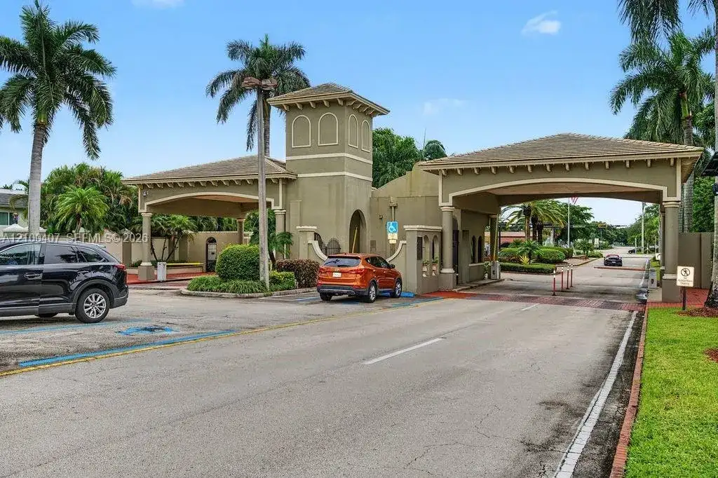 2304 Lucaya Ln # N4, Coconut Creek FL 33066 photo 2