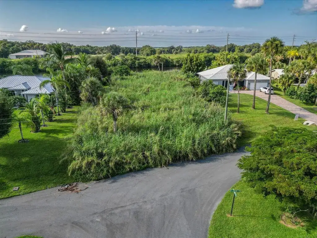 15340 SW Palm Drive, FL 34956 photo 5