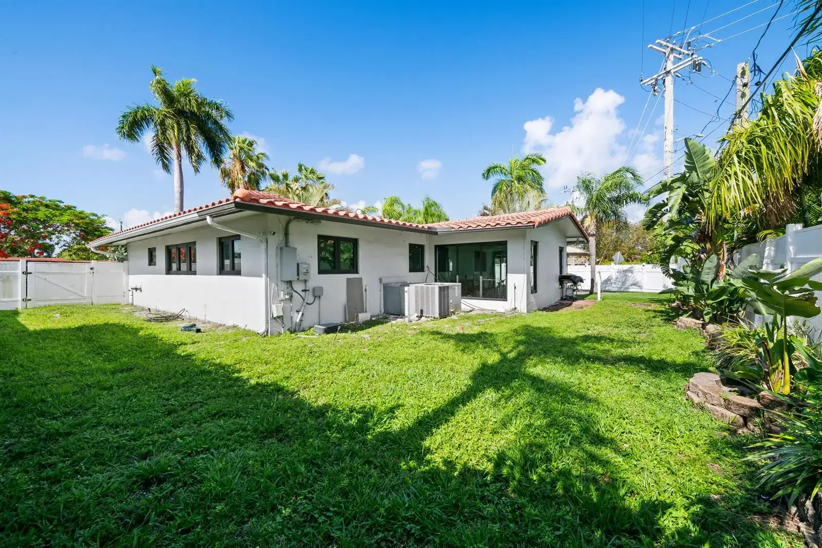 2601 NE 8th Court, Pompano Beach FL 33062 photo 4