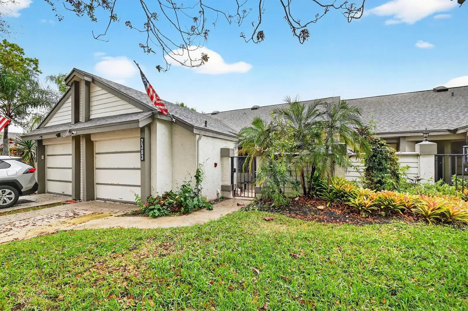 2303 Landings Boulevard, FL 33413 photo 2