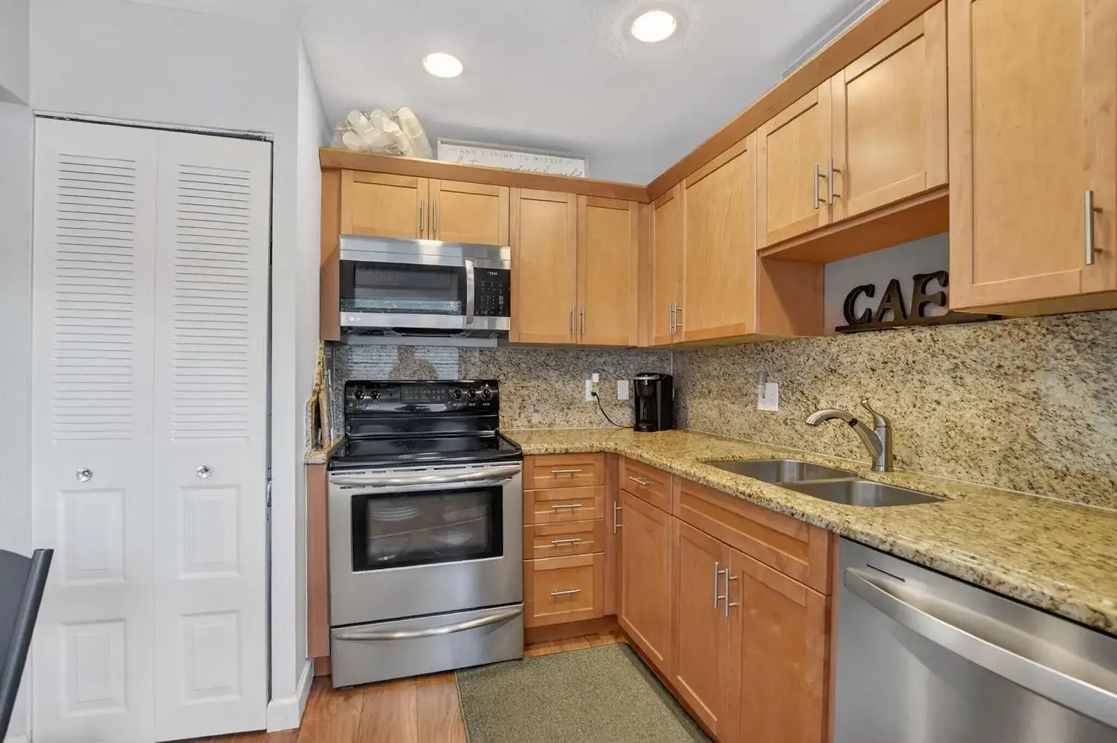 21501 Juego Circle # F, Boca Raton FL 33433 photo 5