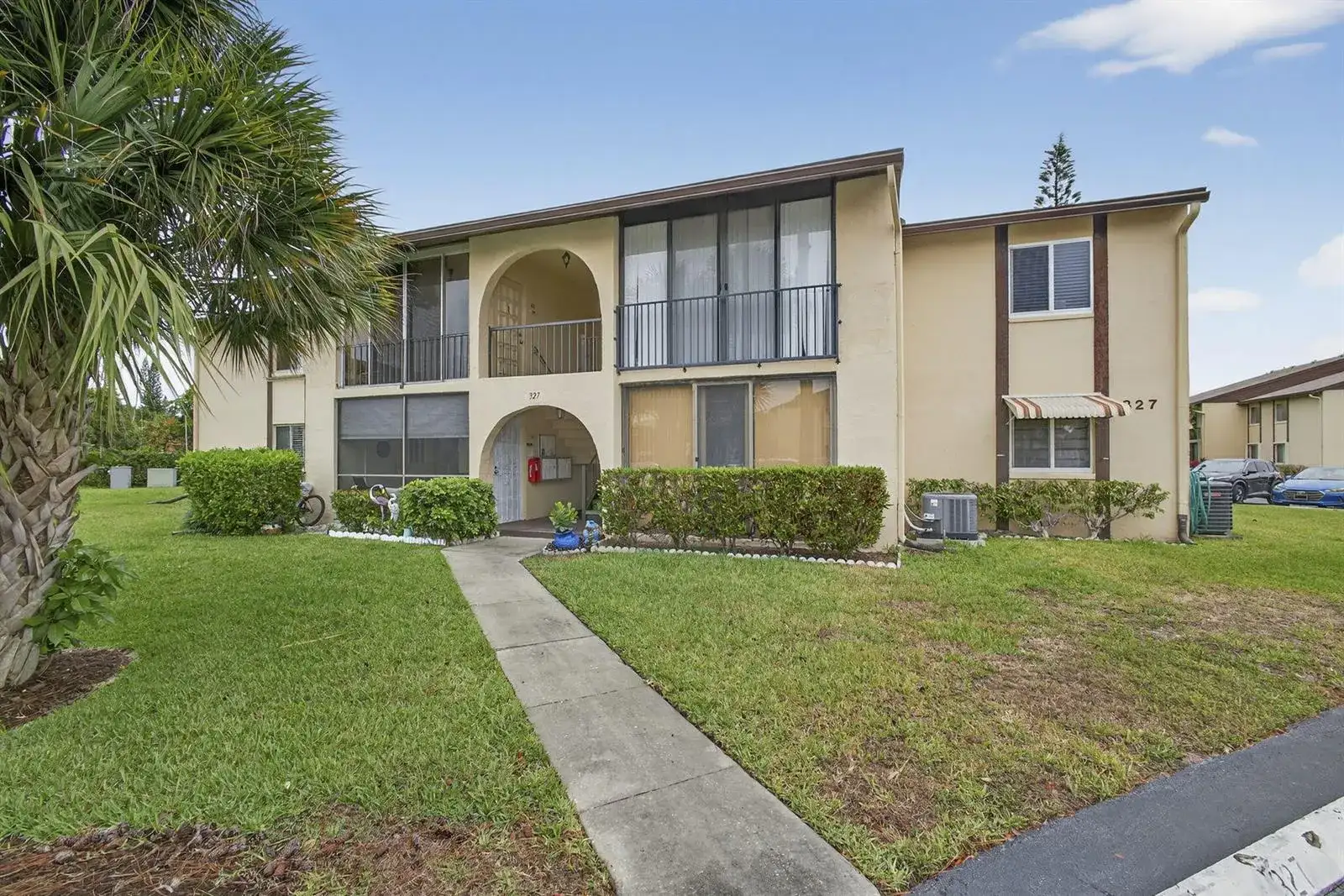 327 Pine Ridge Circle # 1, FL 33463 photo 2