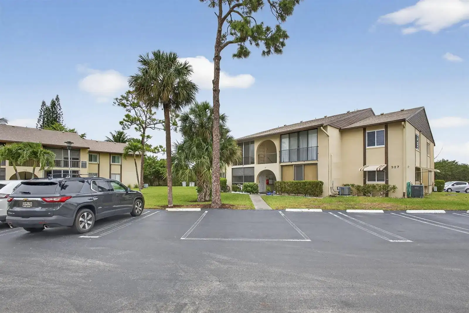 327 Pine Ridge Circle # 1, FL 33463 photo 3