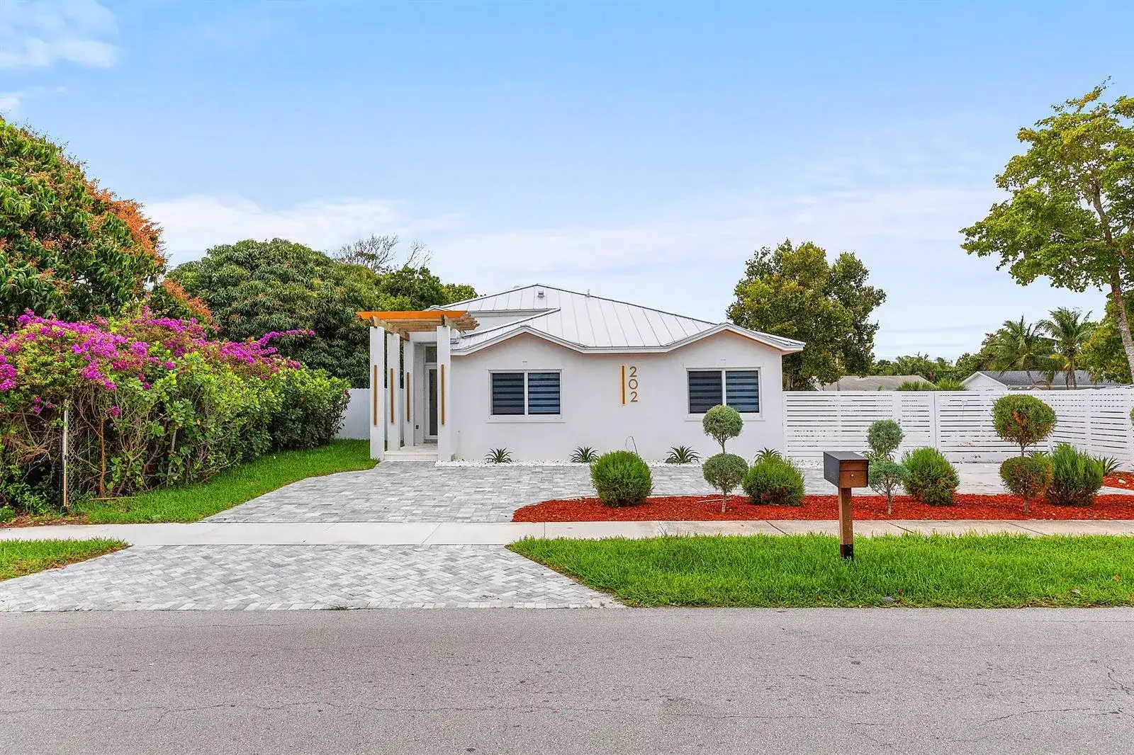 202 SE 4th Street, Delray Beach FL 33483 photo 2