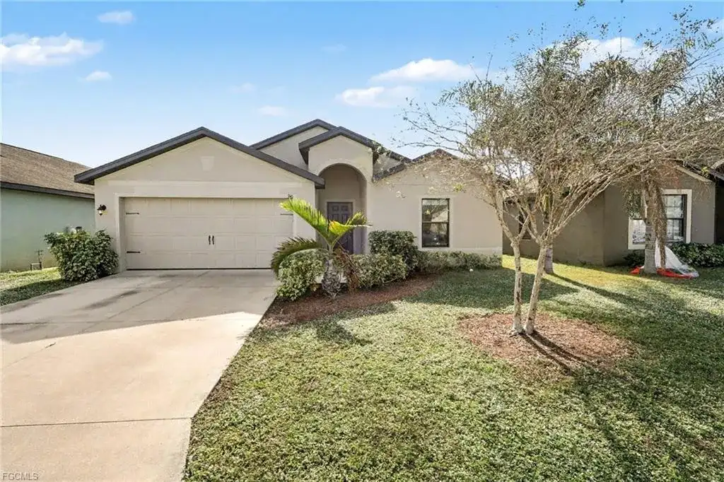 746 Center Lake Street, Lehigh Acres FL 33974 photo 5