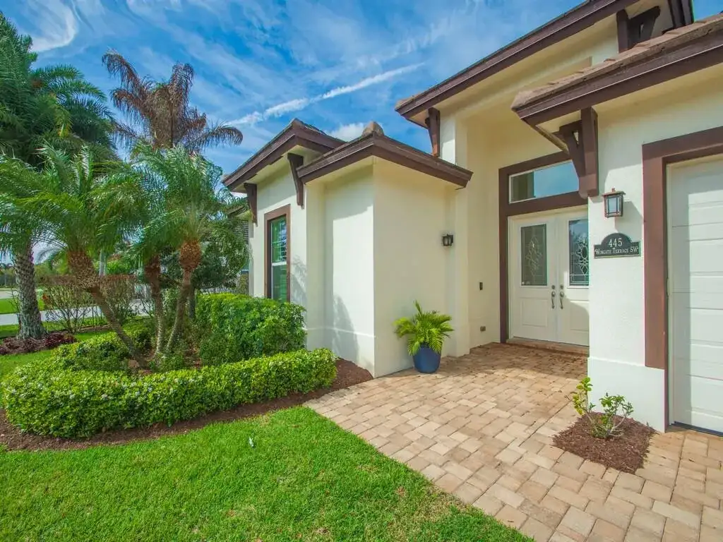 445 Wingate Terrace SW, Vero Beach FL 32968 photo 2