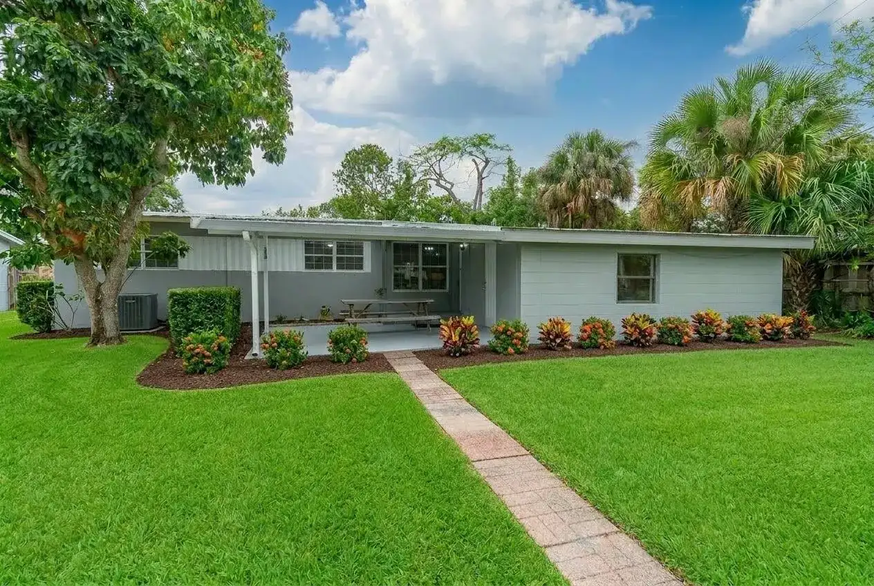 904 SE 16th Street, Stuart FL 34994 photo 2