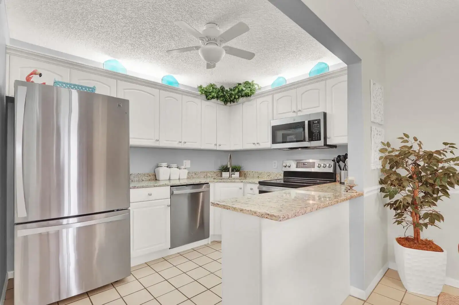 323 Knotty Pine Circle # A2, FL 33463 photo 3