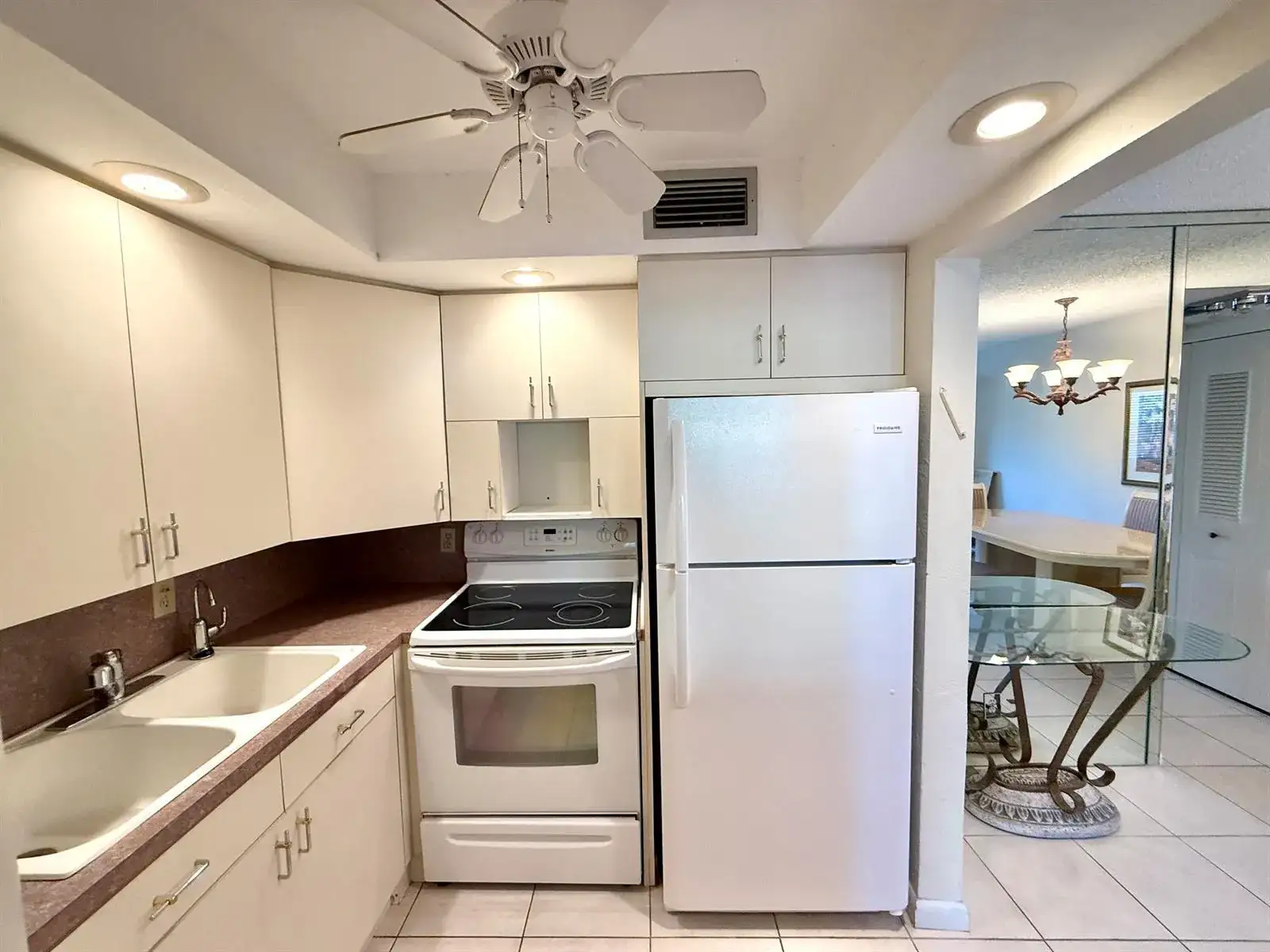 2009 Berkshire A, Deerfield Beach FL 33442 photo 2