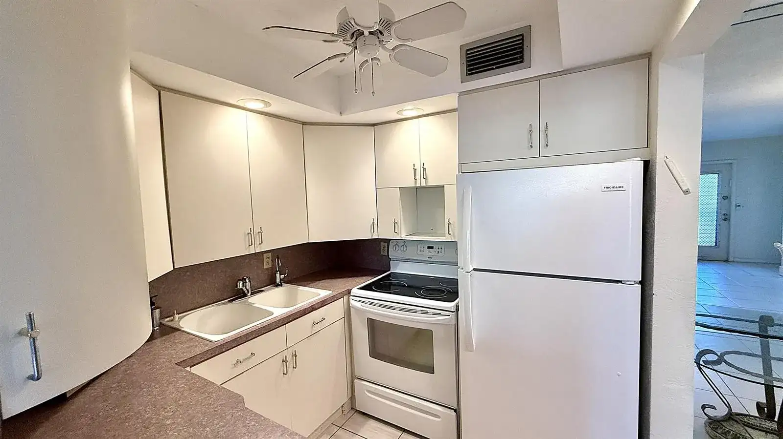 2009 Berkshire A, Deerfield Beach FL 33442 photo 3