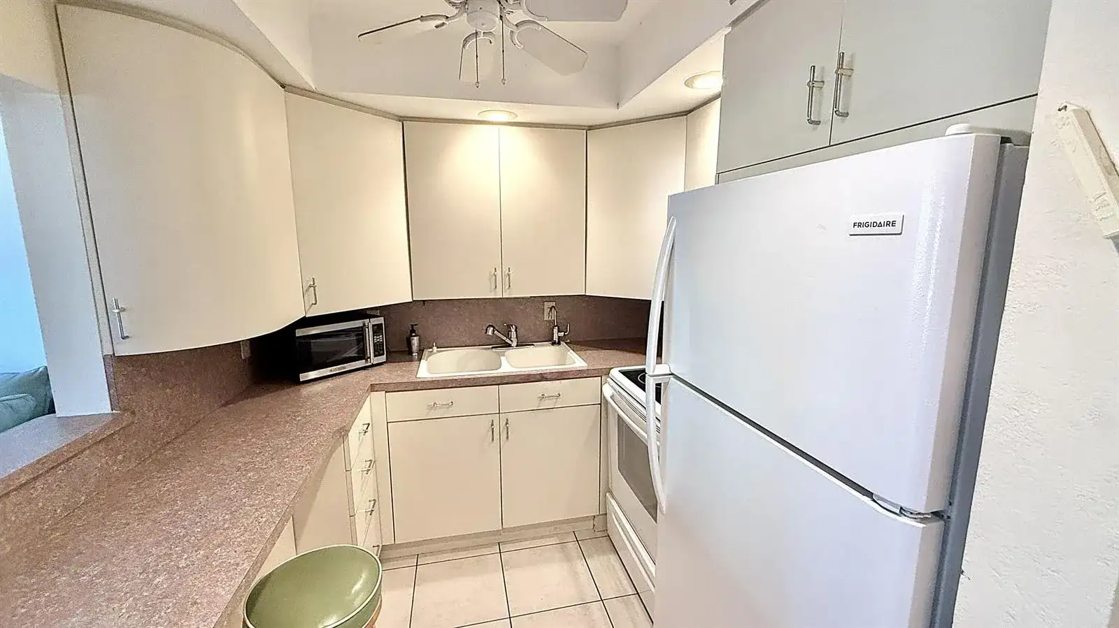 2009 Berkshire A, Deerfield Beach FL 33442 photo 4
